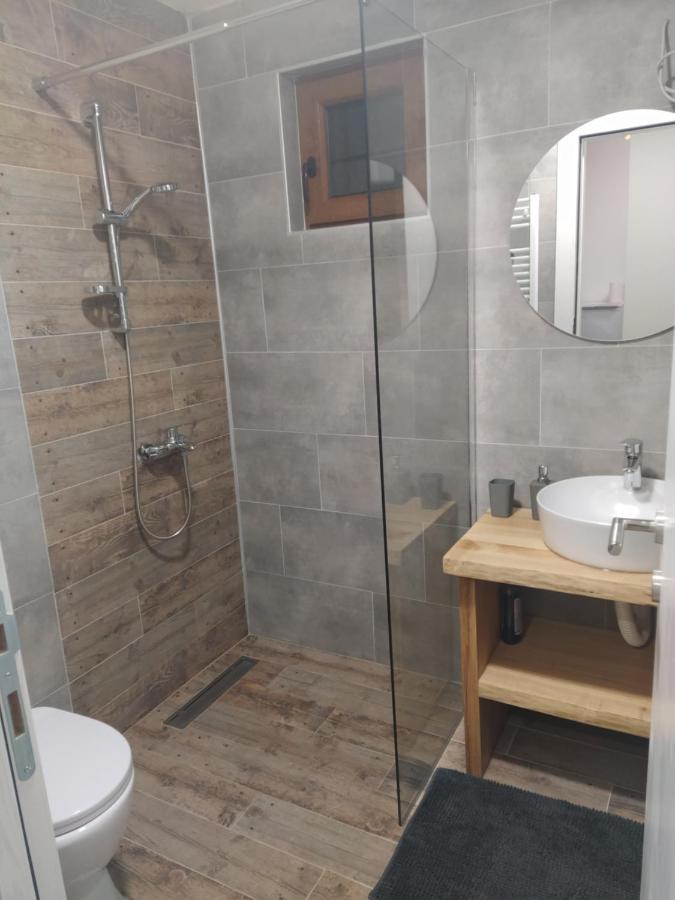 Domacinstvo Kod Gere Bed & Breakfast Crni Vrh ภายนอก รูปภาพ