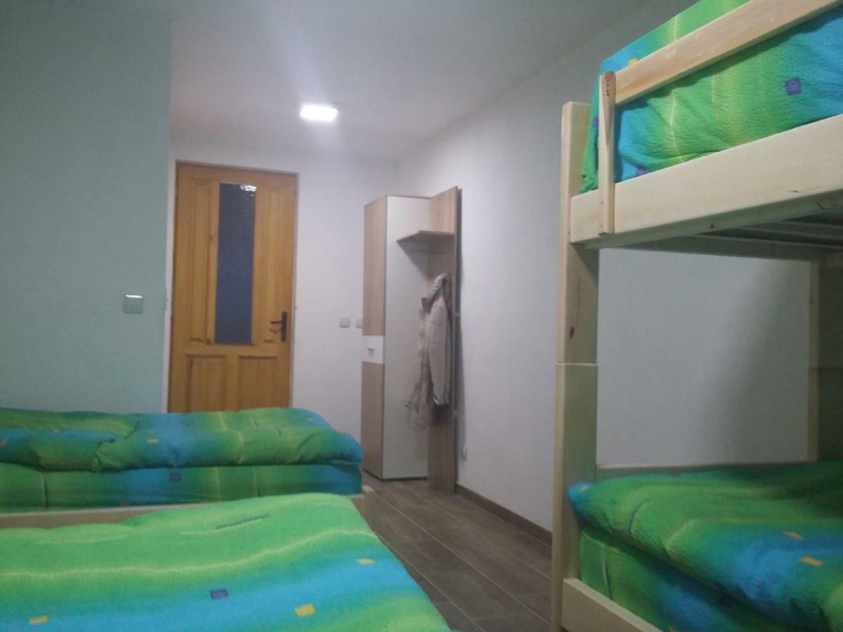 Domacinstvo Kod Gere Bed & Breakfast Crni Vrh ภายนอก รูปภาพ