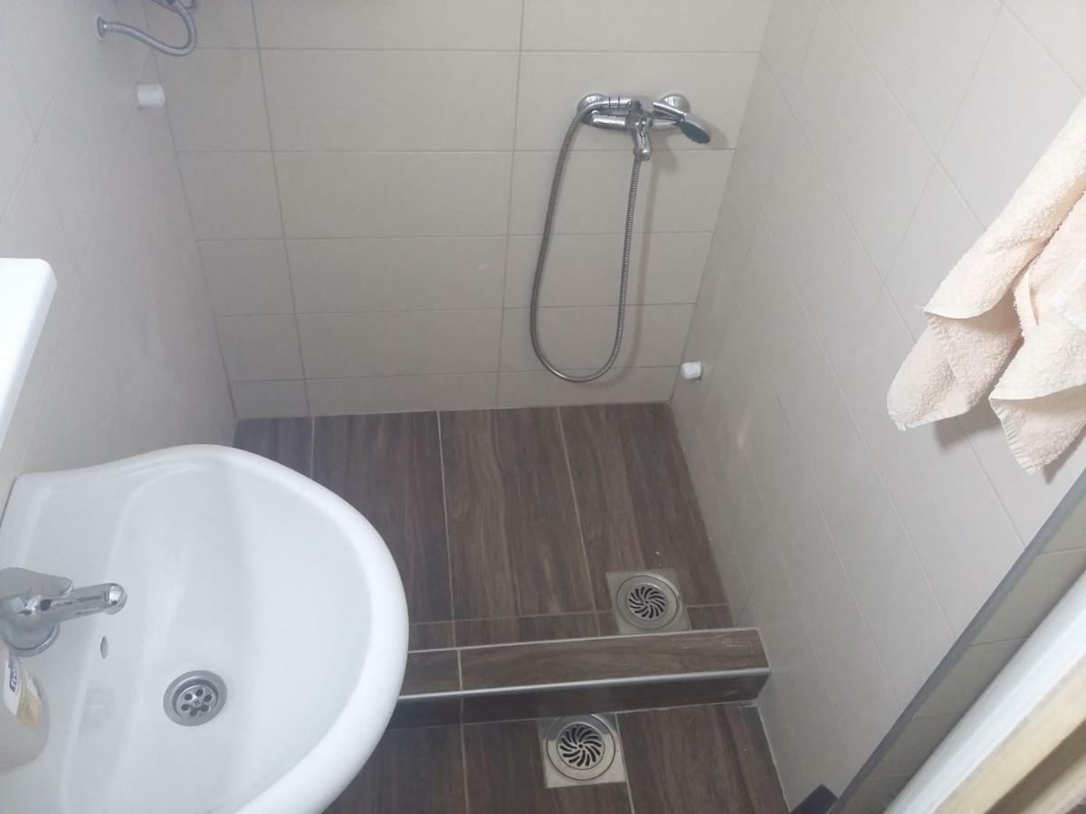 Domacinstvo Kod Gere Bed & Breakfast Crni Vrh ภายนอก รูปภาพ