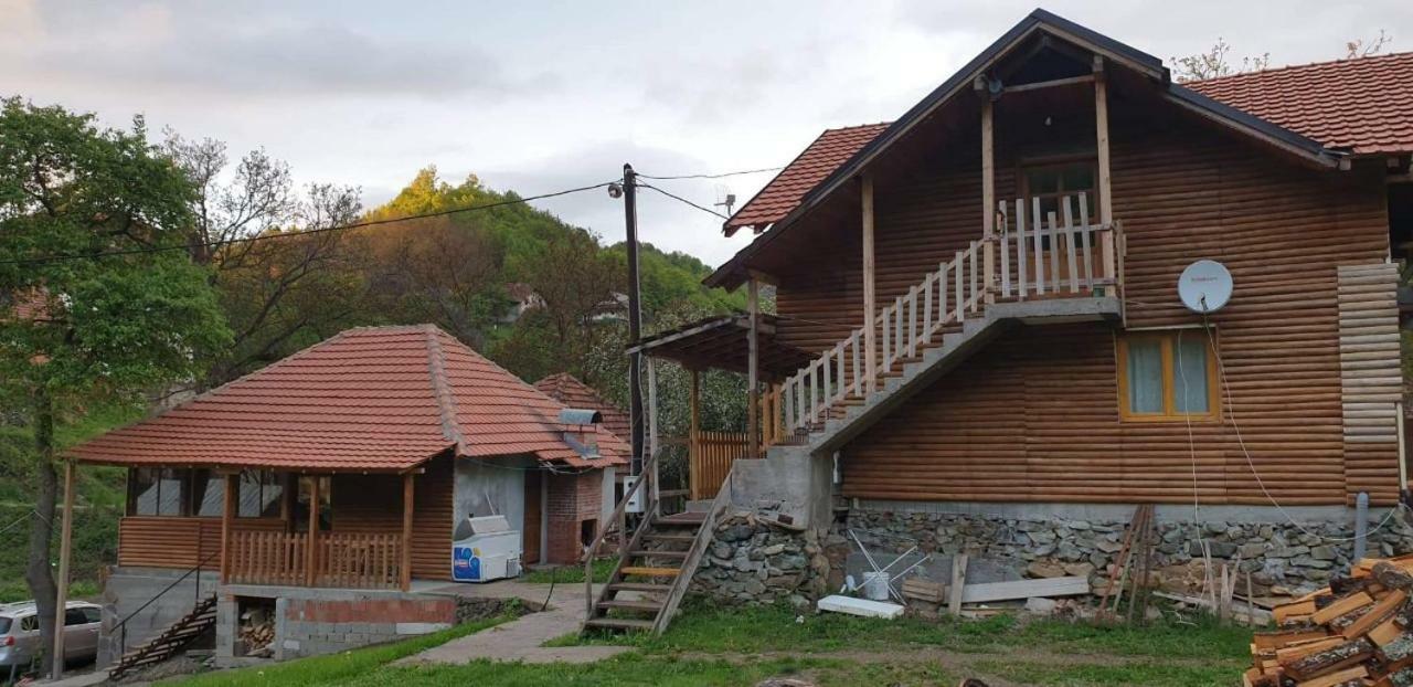 Domacinstvo Kod Gere Bed & Breakfast Crni Vrh ภายนอก รูปภาพ